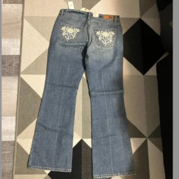 NWT Express X2 Embroidered Rear Pockets Flare Leg Jeans Women's Size 8 - Picture 4 of 6